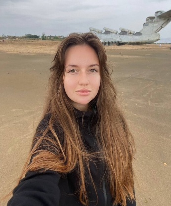 Я искренне считаю себя искусницей, готовой предложить тебе отличное времяпровождение. Живу в Москве, поэтому можем встретиться почти в любом удобном для тебя месте. У меня есть множество услуг, которые помогут тебе расслабиться и насладиться моим обществом. Разнообразие возможностей, которые я предлагаю, позволят нам обоим испытать незабываемое удовольствие. Отзывы о моих услугах говорят сами за себя – мои клиенты часто возвращаются ко мне снова и снова. У меня также есть фотографии, чтобы ты мог увидеть, насколько привлекательна я. Как думаешь, готов испытать мою нежность и страсть? 😉 Инга